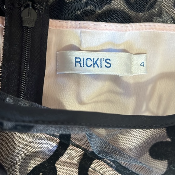 Ricki’s, Size 4, Beautiful Cream Lined, Black Mesh And Faux Velvet Overlay - Picture 8 of 10